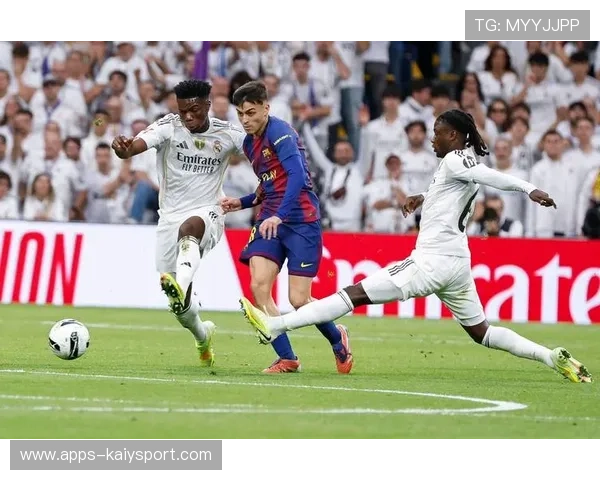 马德里德比大战精彩纷呈，皇马迎战巴萨！，这次比赛皇家马德里队打败了巴塞罗那队得了冠军