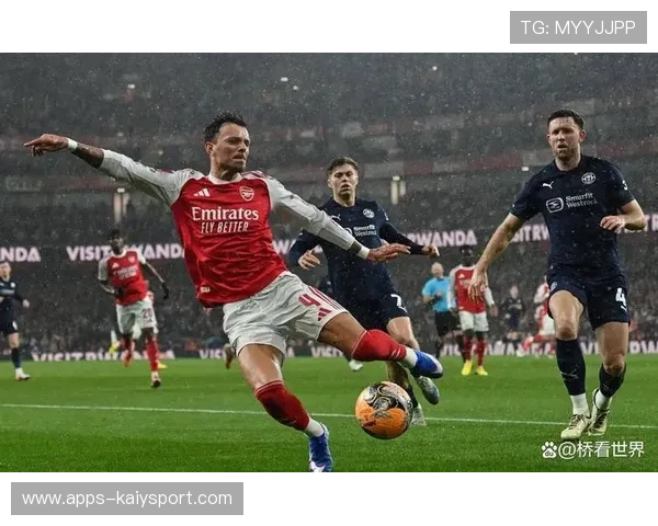 萨卡右路内切兜射破门,阿森纳看台直接炸开 萨卡右路内切兜射破门,阿森纳看台直接炸开